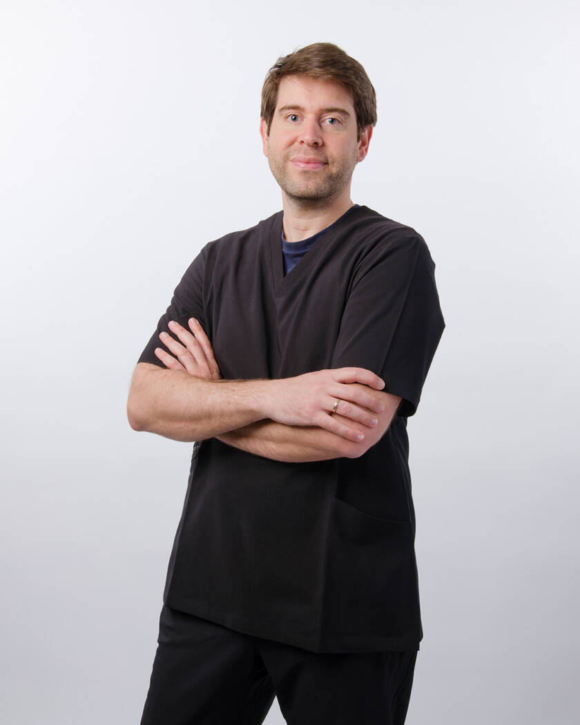 Dr. Roberto González Couso